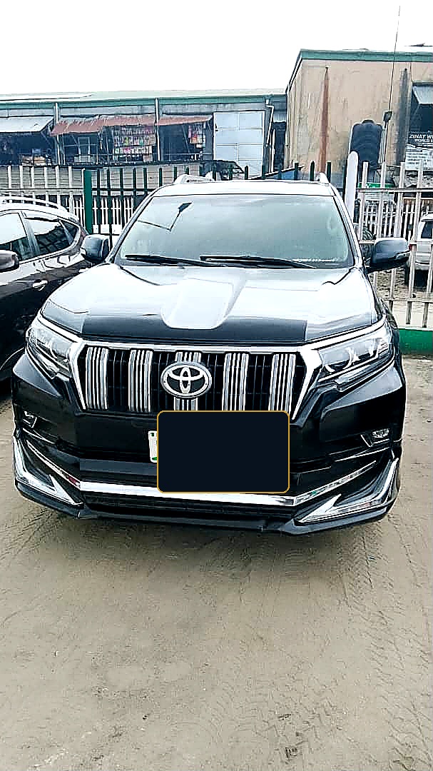 Lexus GX 460 front view