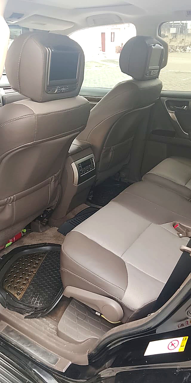 Lexus GX 460 rear passenger seat